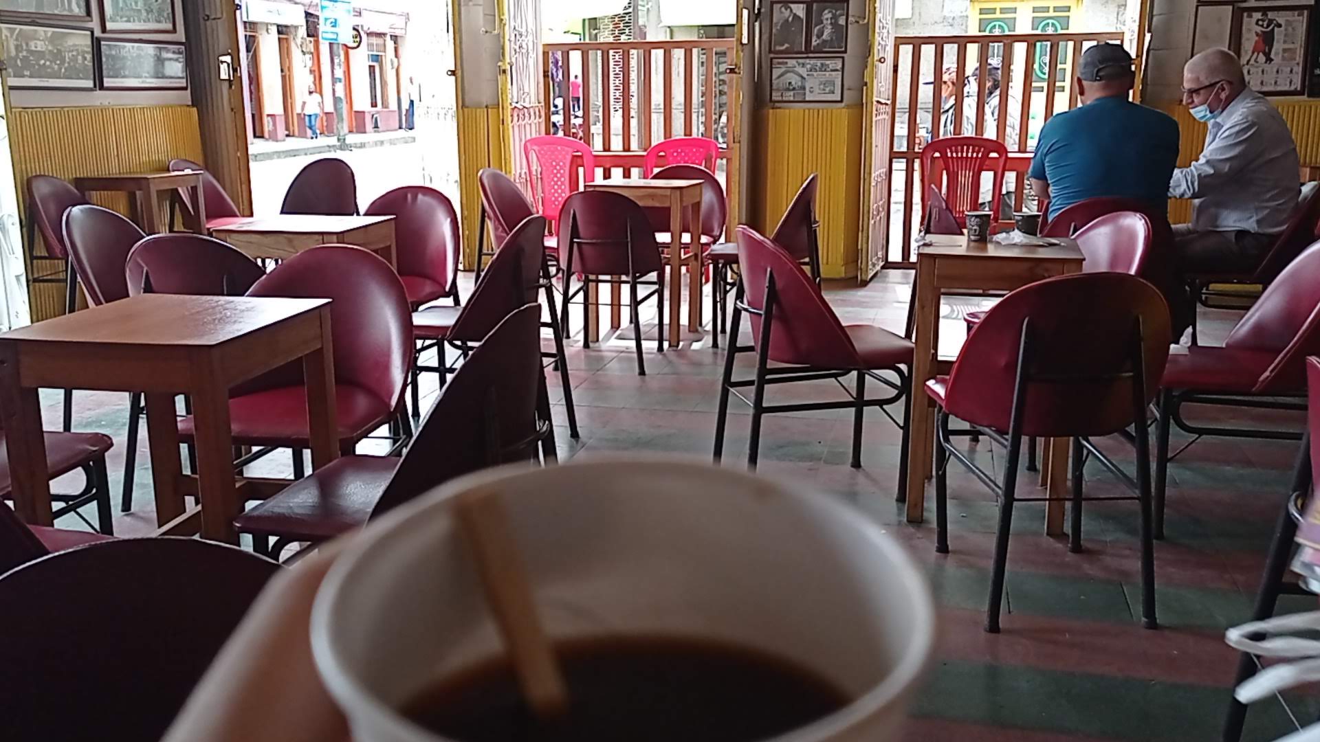 Interior del Café Casablanca en Sevilla